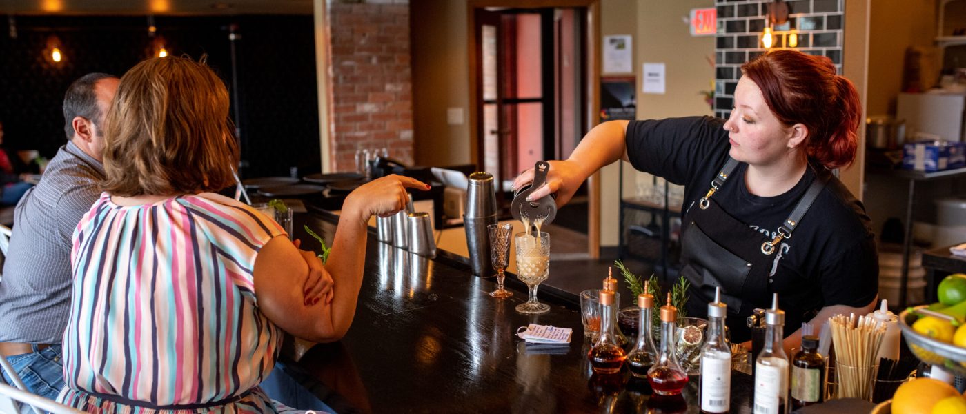 DDA-homepage-bartender DDA-homepage-bartender